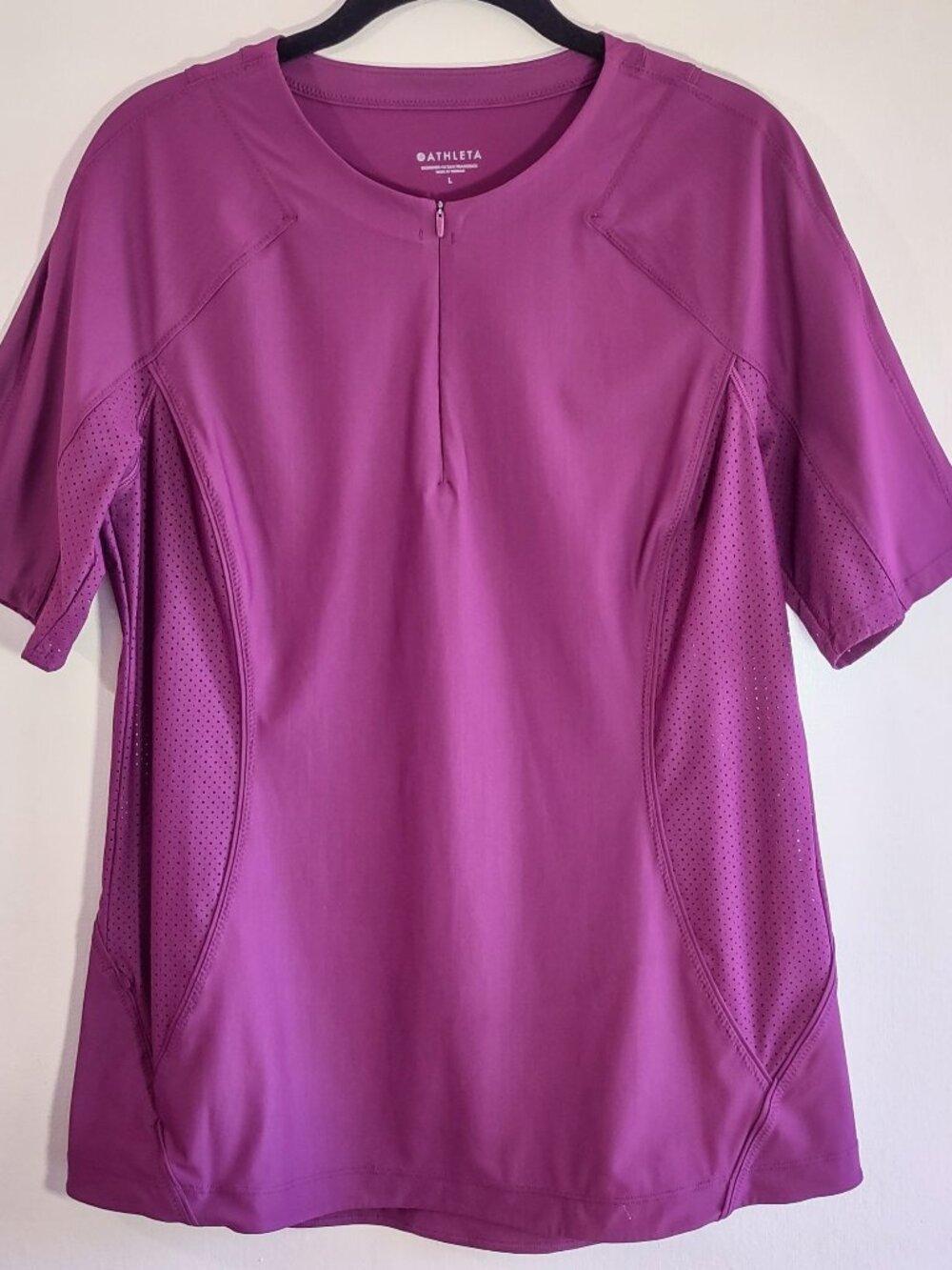 Athleta 1/4 Zip Short Sleeve Top Size Large Perforated Panels Activewear Gym